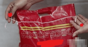 不管米袋还是面粉袋，开口都有一个“小机关”，短短3秒拆开袋子